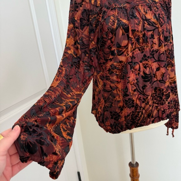 Chico's Brown Burnout Velvet Blouse Long Sleeves Drawstring Hem Size 2/Large - Picture 3 of 10